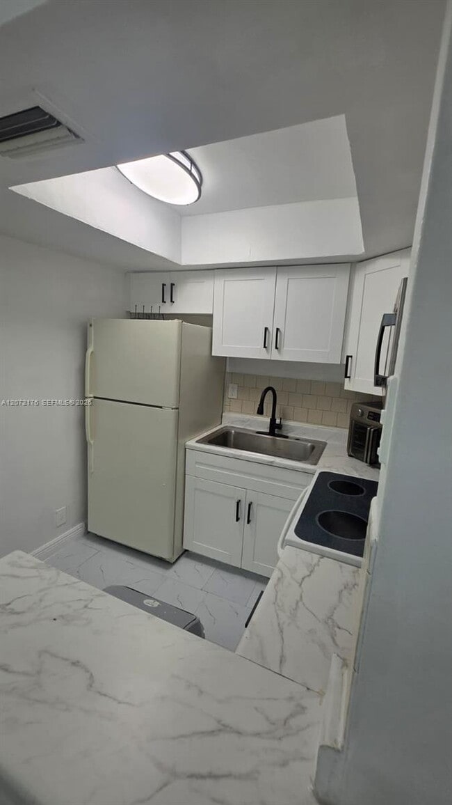 Building Photo - 5303 NW 18th Ct