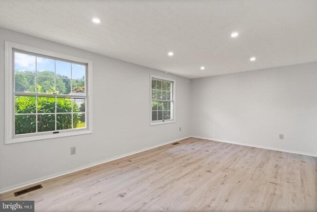 Foto del edificio - 8084 Winding Way Ct