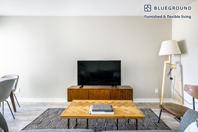 Foto del edificio - 615 S Catalina Ave