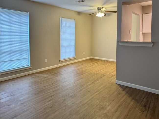 Building Photo - 2101 6th Ave N