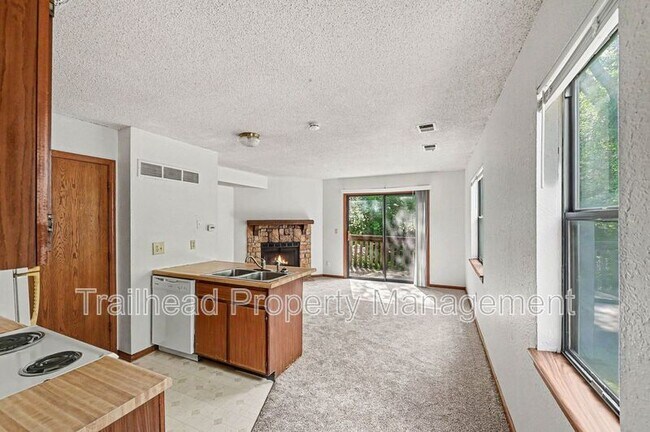 Building Photo - 8213 N Everton Ave