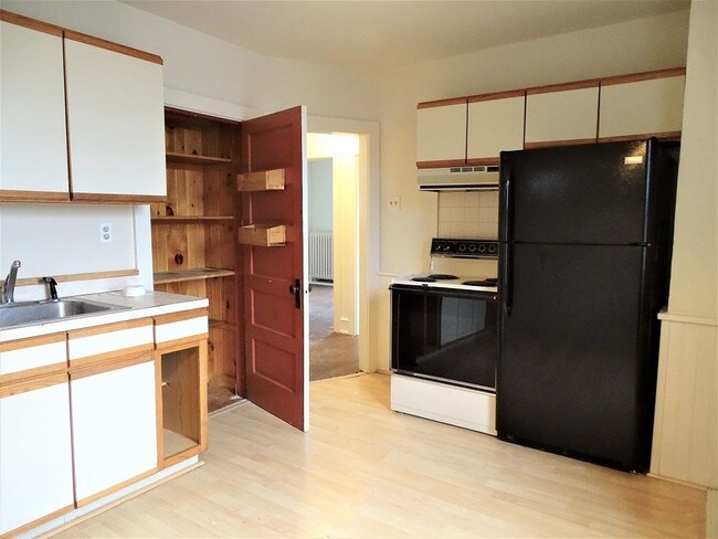 Foto del edificio - 130 N Cedar St