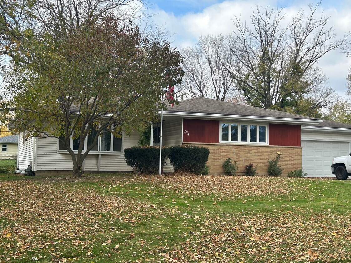 Primary Photo - 234 N Maple St