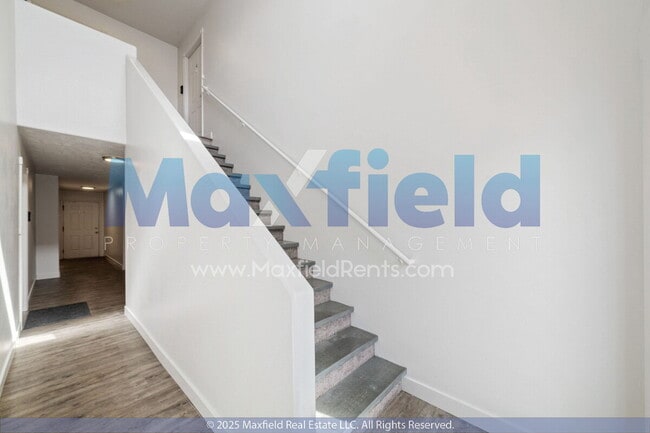 Building Photo - Upstairs Unit -3BD 2BA Unit Near Costco and High School