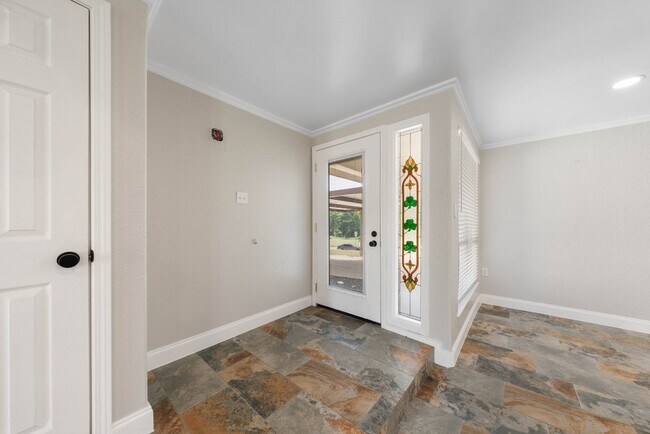 Building Photo - Spacious 4-Bedroom Retreat with Fireplace & Island Kitchen in New Braunfels