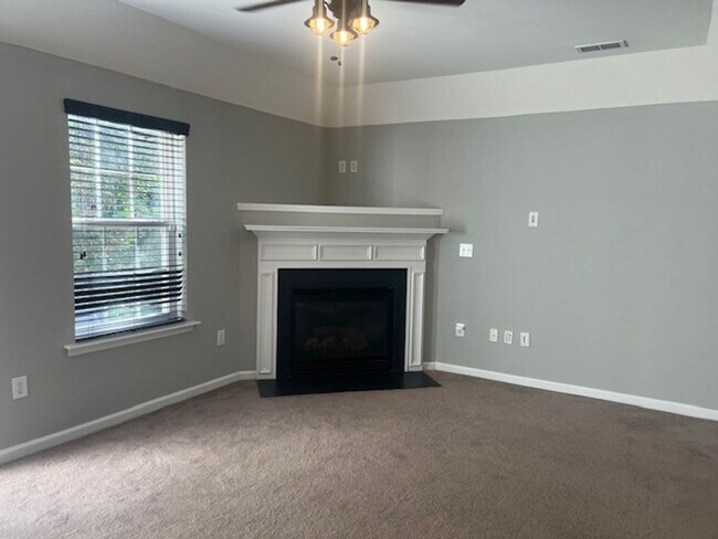 Building Photo - 8 Grosbeak Ln