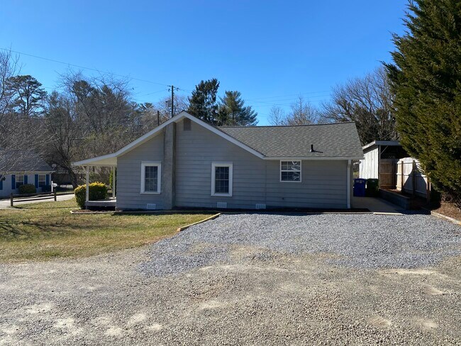 Building Photo - 27 Cub Rd