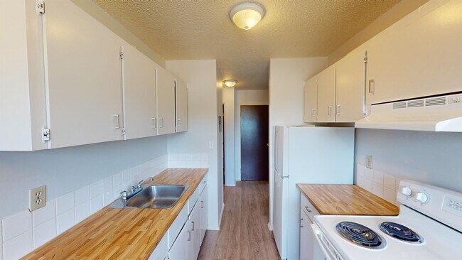 Photo du bâtiment - 9656 Hillcrest Dr