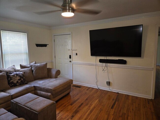 Foto del edificio - 1809 Tyndall Dr