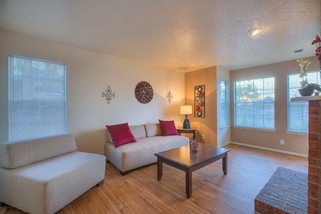 Oak Tree Park Apartments Albuquerque Nm Apartments Com