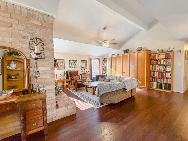 Foto del edificio - 3306 Hunterwood Dr