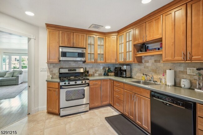 Building Photo - 58 Ashwood Dr