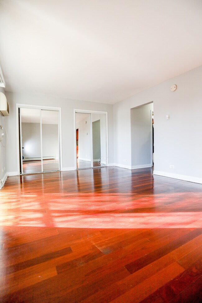 Foto del edificio - 7520 W Grand Ave