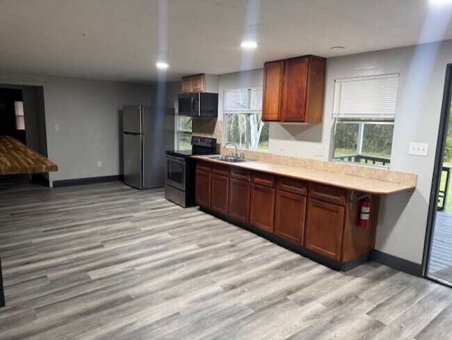 Foto del edificio - Newly renovated 4/2 Mobile home on large lot in Orlando**