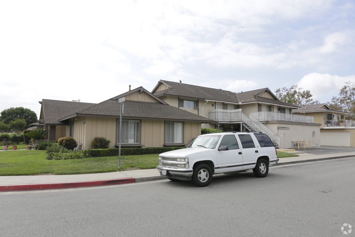 Primary Photo - 17291 San Luis St