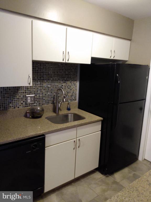 Building Photo - 136 Alpha Ct