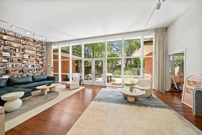 Foto del edificio - 3721 Huntington St NW
