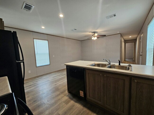 Foto del edificio - 518 Suwanee Dr