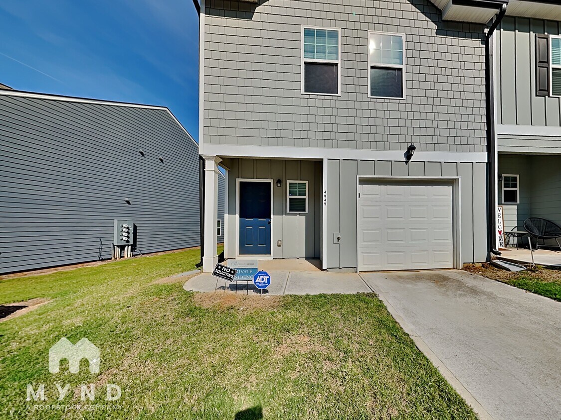 Foto principal - 4949 Lower Elm St
