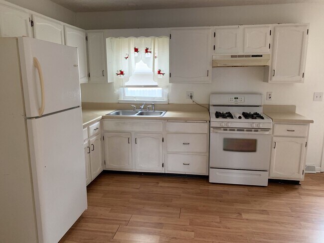 Foto del edificio - Nice 3BR, 1 Ba home on a corner lot