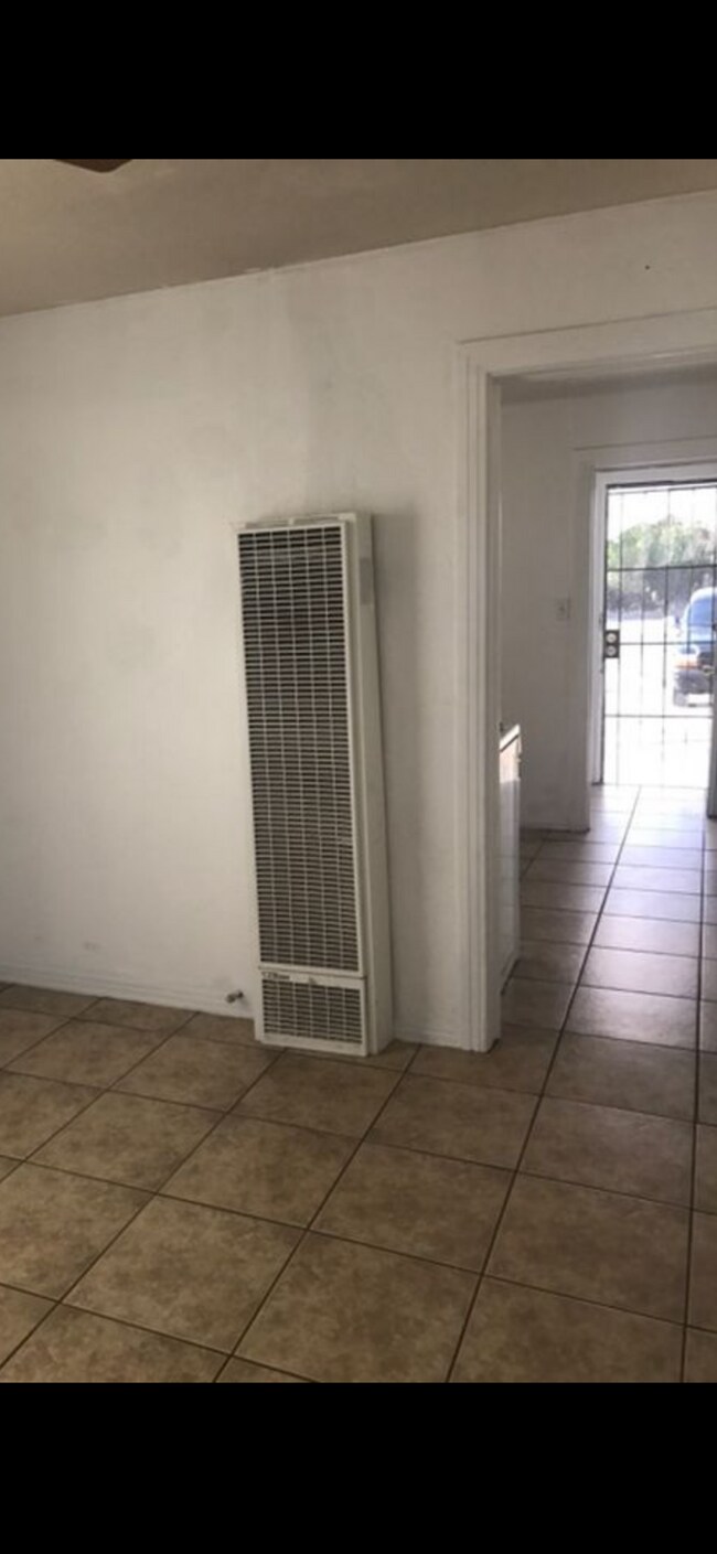 Foto del edificio - 609 E 10th St