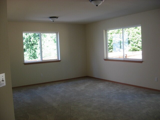 Building Photo - Beautiful 4 bedroom home on Kent's West Hill.