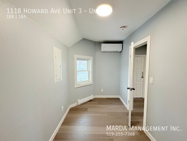 Photo du bâtiment - NEWLY RENOVATED 1BED/1BATH UPPER UNIT- ON HOWARD + HYDRO!