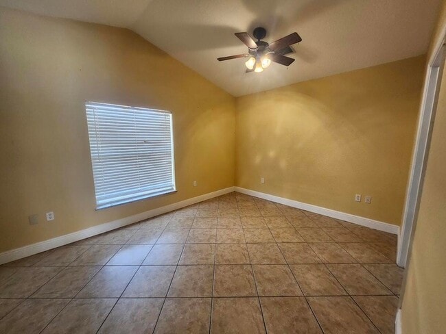 Foto del edificio - 4824 Cambridge St