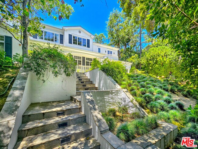 Foto del edificio - 3815 Valley Meadow Rd