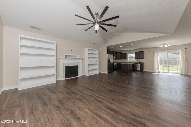 Building Photo - 905 Merlin Ct