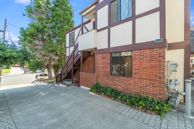 Building Photo - 3203 Fernside Blvd