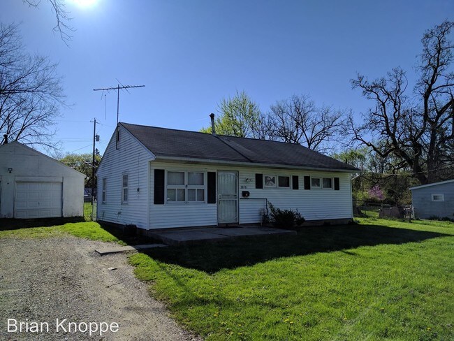 Building Photo - 2858 Fern Ave