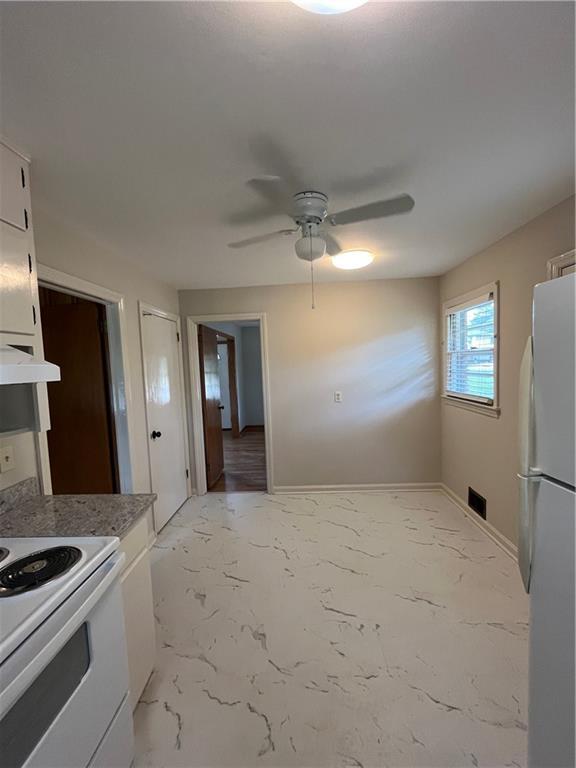 Building Photo - 66 Larose Dr SW