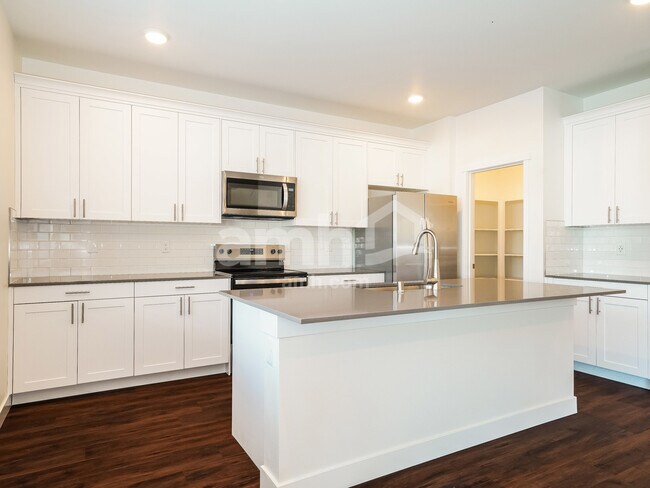 Building Photo - 7632 Verona Lp SW