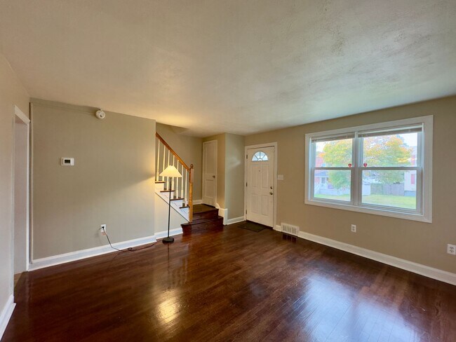 Building Photo - Charming 3 Bedroom/1.5 Bathroom in Parkvil...