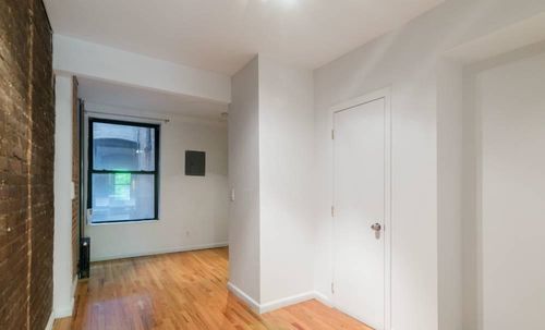 Building Photo - 729 9th Ave