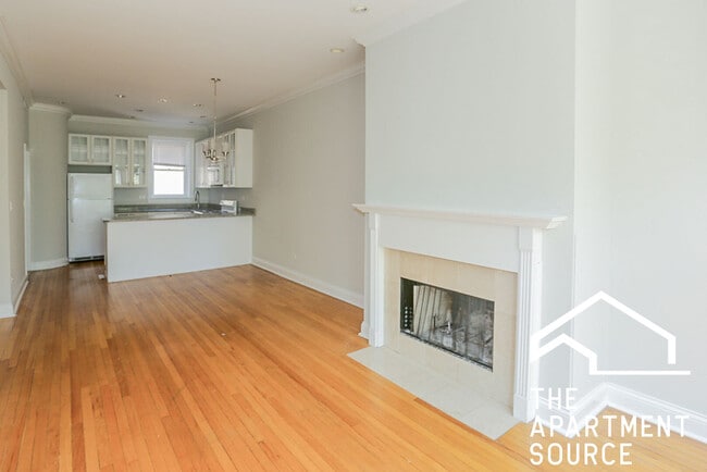 Building Photo - 3852 N Southport Ave