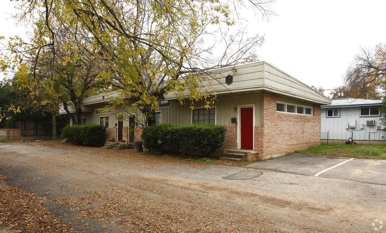 Building Photo - Anita Gardends Apartments