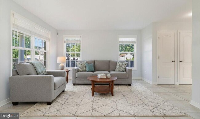 Building Photo - 132A Pineview Ave