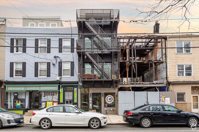 Foto del edificio - 415 Monmouth St