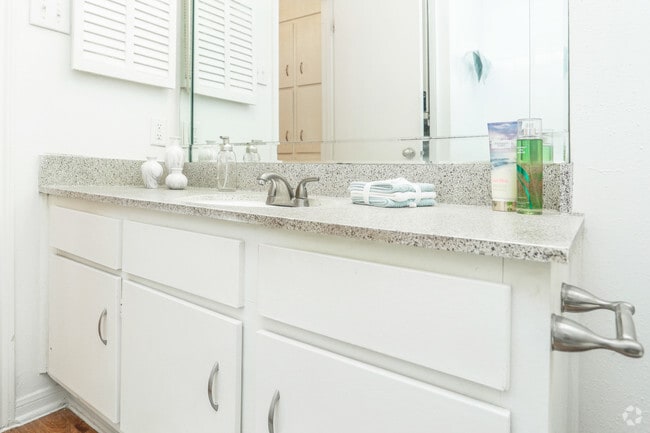 Bathroom - Tanglebrook Apartments