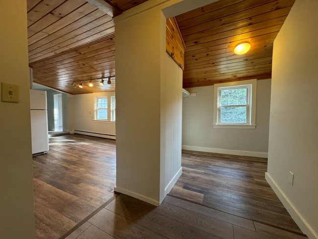 Building Photo - 121 E Main St