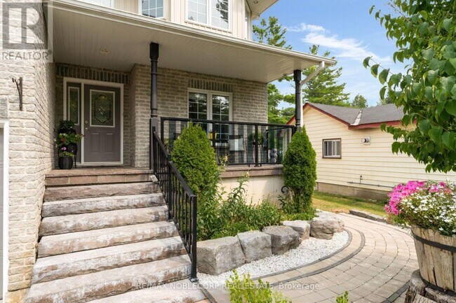 Photo du bâtiment - 3211 Oak St