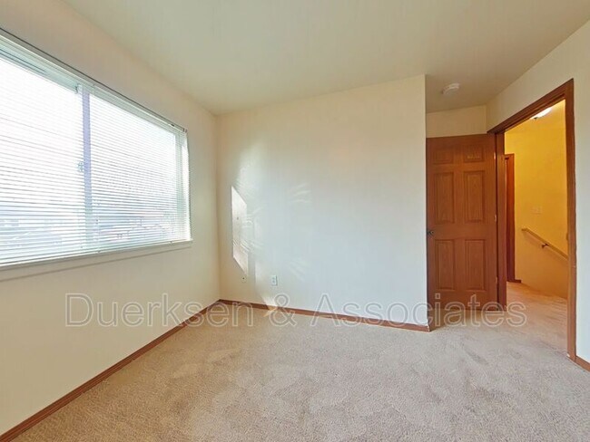 Building Photo - 3105 NE Flintlock Pl