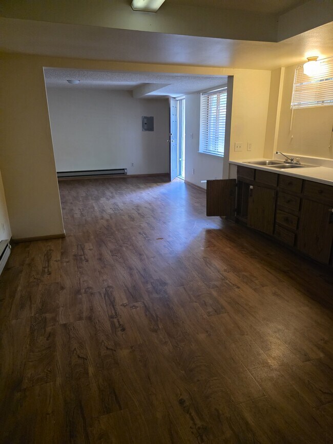 Foto del edificio - 702 Midland Ave