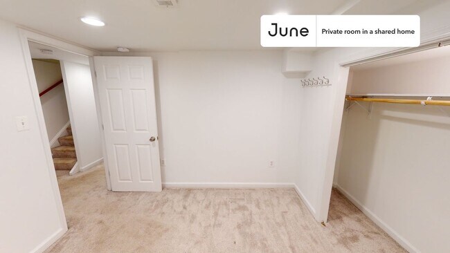 Foto del edificio - Private bedroom in 5 bed/2 bath Home