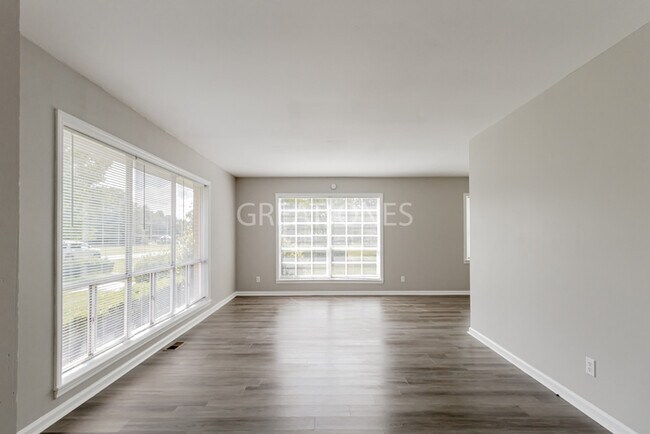 Foto del edificio - NOW OFFERING $250 OFF FIRST FULL MONTH IF ...