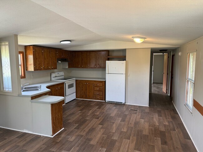 Foto del edificio - 6037 Friendship Rd