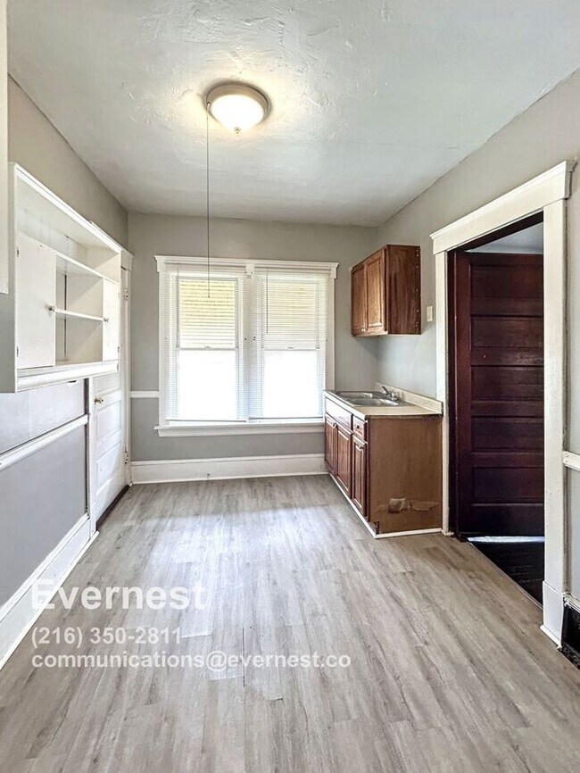 Foto del edificio - Charming 2-Bedroom Home with Convenient Lo...