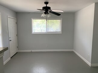 Building Photo - 107 Davis St